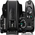 بدنه دوربین دیجیتال SLR PENTAX KF از نوع APS-C به رنگ مشکی دوربین از نمای بالا 